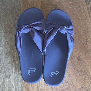 NWOT Fabletics Pacific Slide